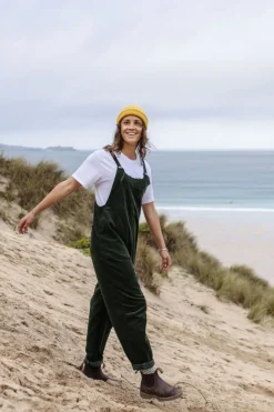 Outlet Passenger Clothing ltd Broek Meadows Cord Dungarees Fir Tree