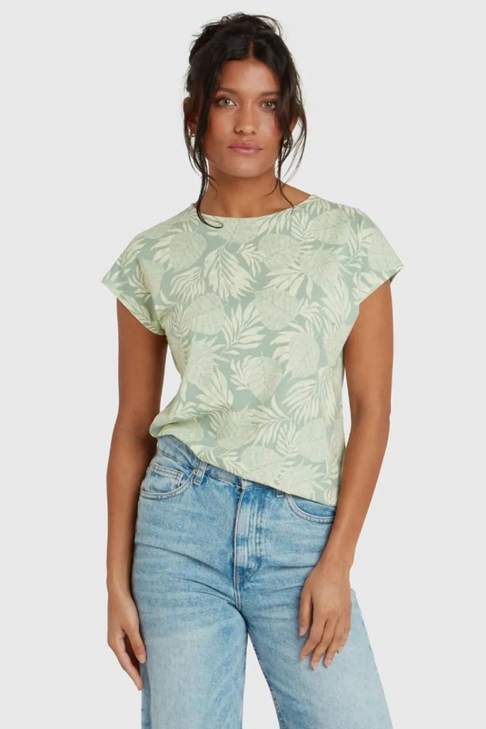 Online Sherpa T-Shirt Neha Tee Celery Bhodi Leaf