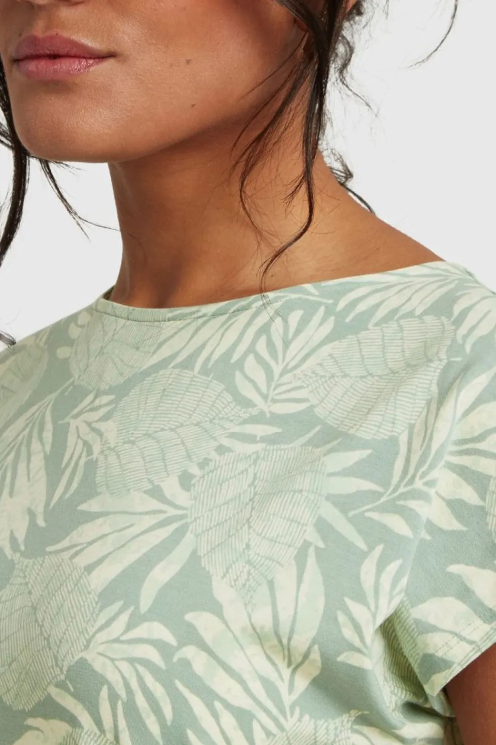 Online Sherpa T-Shirt Neha Tee Celery Bhodi Leaf