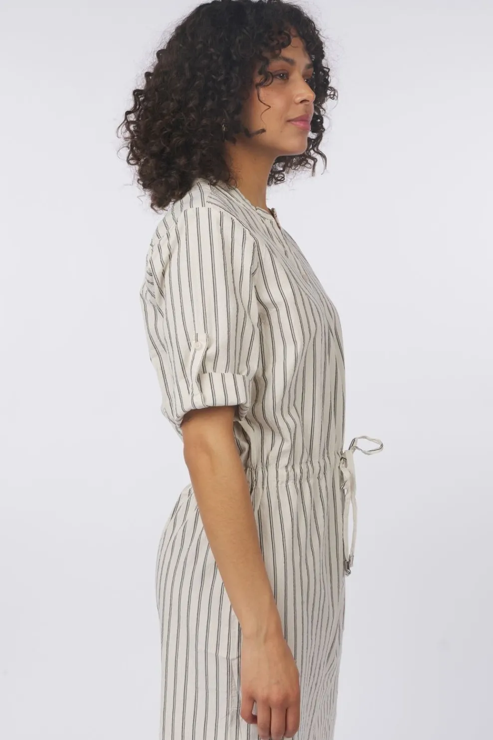 Discount Soaked in Luxury Jurk Slanvitte Zaya Beige With Black Stripe