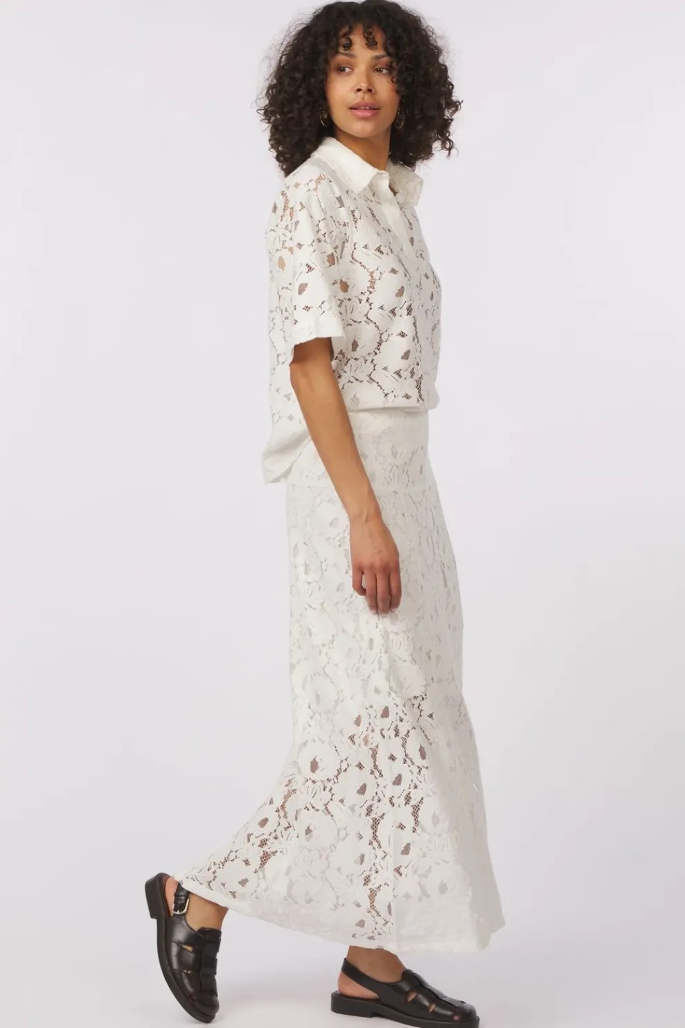 Rok Sltaya-Soaked in Luxury Online